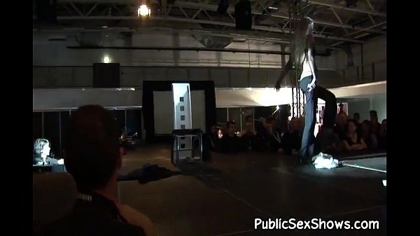 Blonde in stockings dildos her snatch