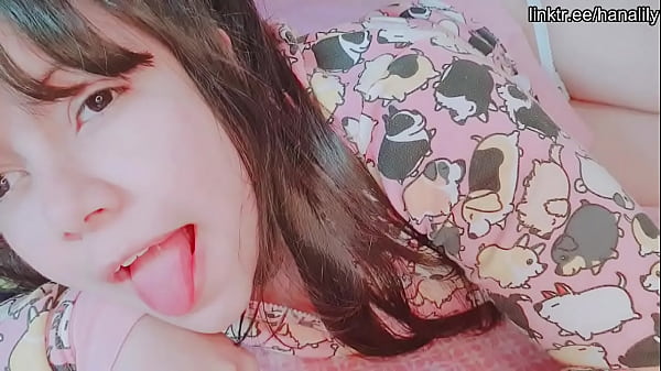 DELICIOUS AMATEUR TEEN TEASING YOU WITH HER ASS – HANA LILY