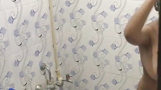 Dost ne apni bhabhi ka nanga video diya for cum tribute