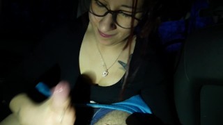 EVA FA UN POMPINO CON INGOIO A MAX FELICITAS IN MACCHINA