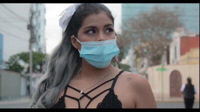MODELO PERUANA sorprendida por su vecino acosador en las calles de Lima
