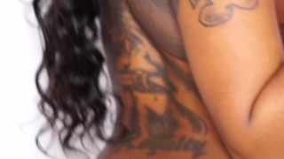 Mrsfeedme is so sexy