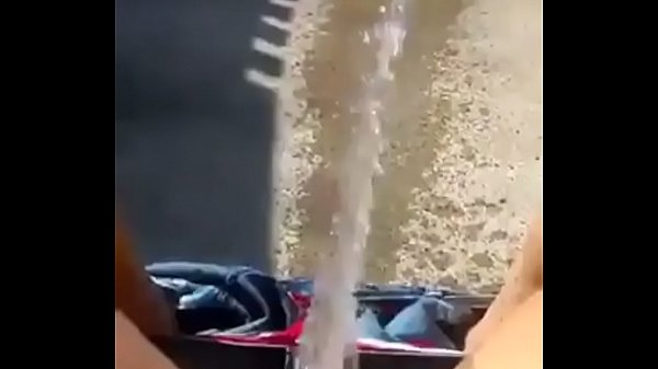 Squirt se masturba y miren lo que sucede