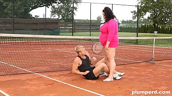 Tennis court affair with a skinny guy licking the pussy of BBW