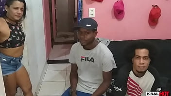 A delicia da Danny hot pedi para teu marido gravar os dois negros fudendo a xota dela com raiva