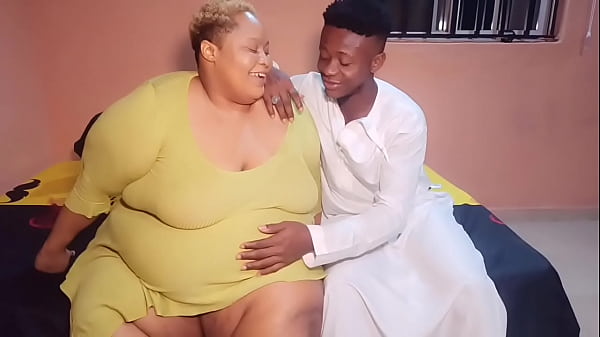 AfricanChikito Fat Juicy Pussy opens up like a GEYSER!!!