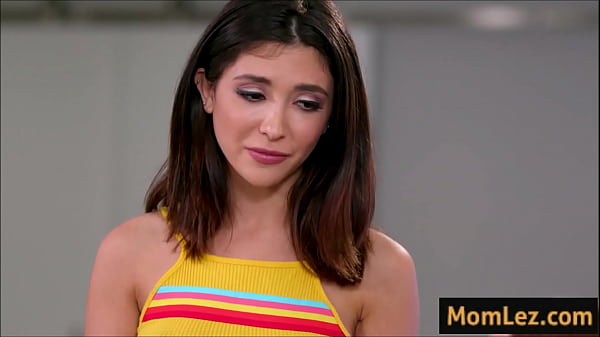 Mom is to eats Daughters pussy