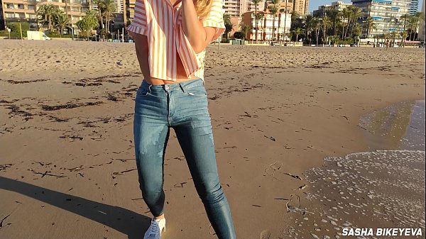 Wet shoot on a public beach with Crazy Model. Risky outdoor masturbation. Foot fetish. Pee in jeans.